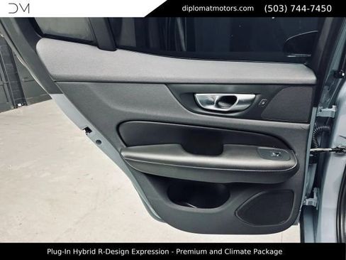 Used 2022 Volvo S60 T8 R-Design Expression w/ Premium Package AWD/4WD image 27