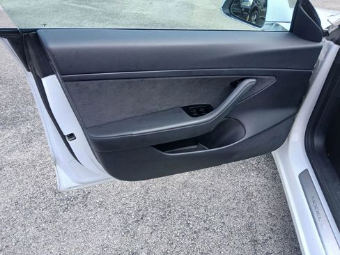 Used 2020 Tesla Model 3 Standard Range Plus image 11