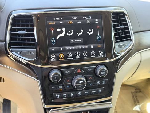 Used 2021 Jeep Grand Cherokee Overland RWD image 10