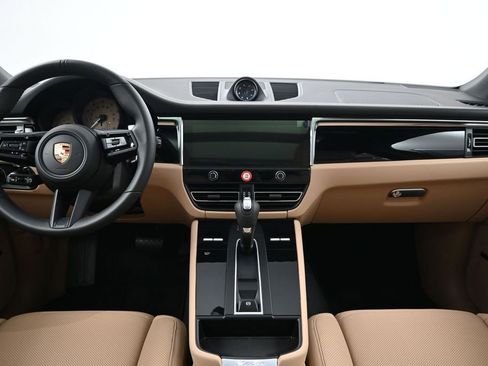 Certified 2026 Porsche Macan AWD/4WD image 9