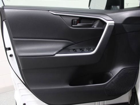 Used 2021 Toyota RAV4 LE image 14