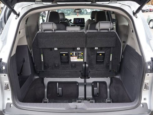 Used 2024 Toyota Sienna XLE image 33