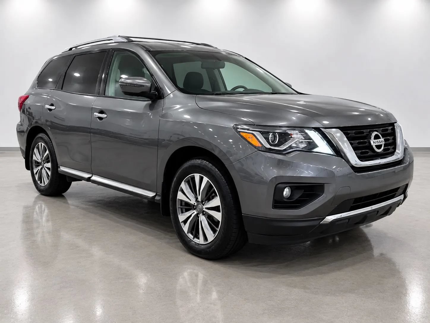 Used 2020 Nissan Pathfinder SV FWD image 3
