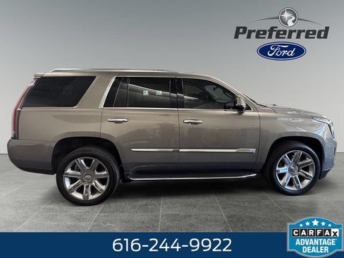 Used 2018 Cadillac Escalade Luxury AWD/4WD image 8