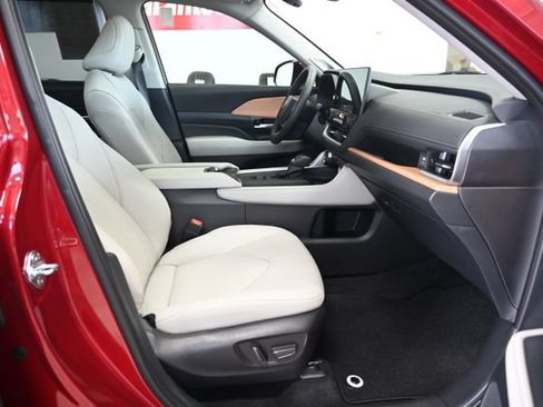 Certified 2026 Toyota Grand Highlander AWD Hybrid image 10