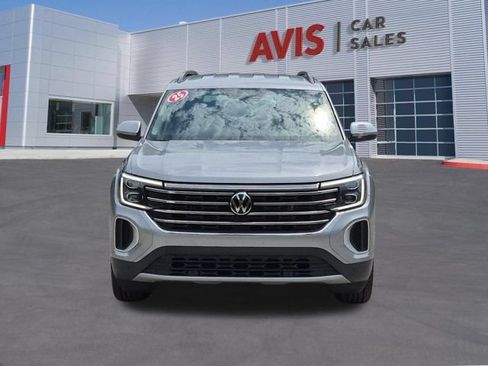 Used 2025 Volkswagen Atlas SE FWD image 2