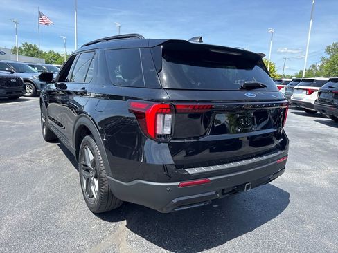 Used 2025 Ford Explorer ST-Line w/ Premium Package AWD/4WD image 9