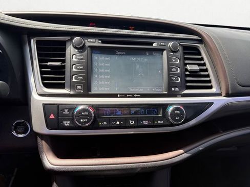 Used 2019 Toyota Highlander Limited Platinum AWD/4WD image 21