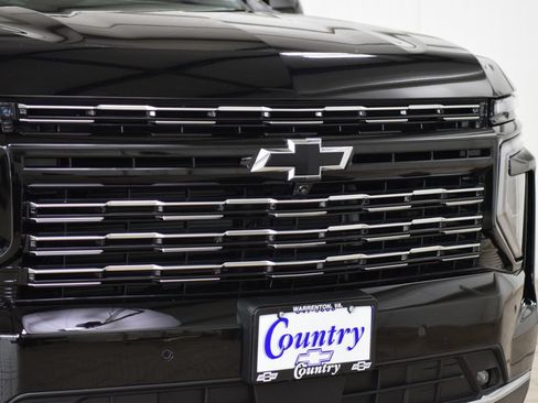 Used 2025 Chevrolet Tahoe High Country AWD/4WD image 11