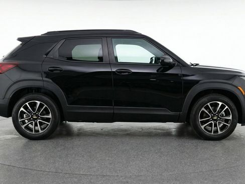 Used 2025 Chevrolet TrailBlazer LT image 11
