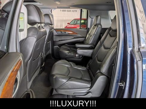 Used 2019 Cadillac Escalade ESV Luxury image 19