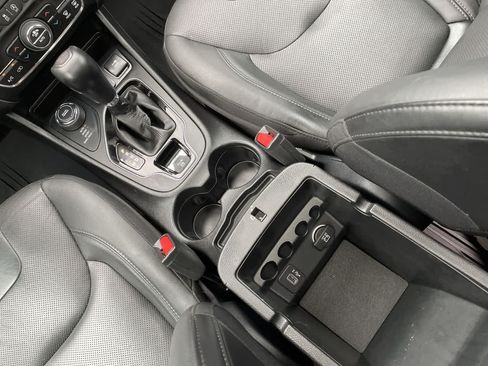 Used 2019 Jeep Cherokee Limited AWD/4WD image 25