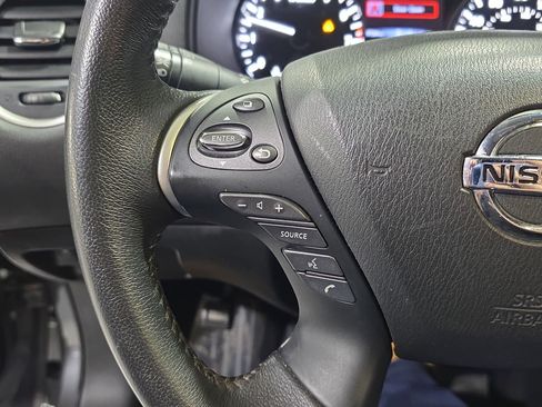 Used 2020 Nissan Pathfinder SV image 16