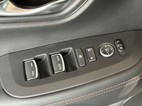 Certified 2025 Honda HR-V Sport image 16