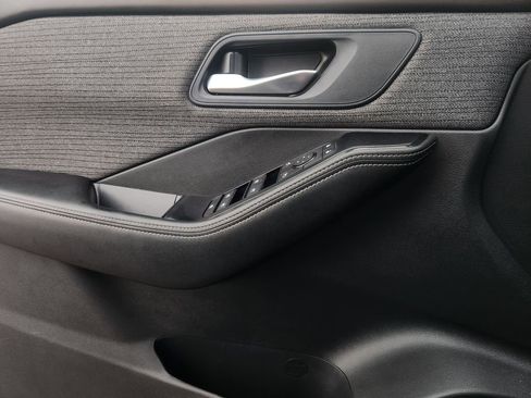 Used 2023 Nissan Rogue SV image 23