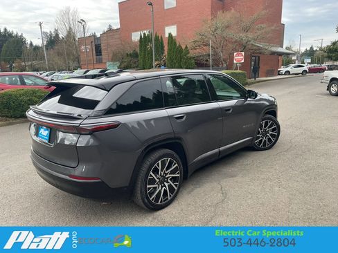 Used 2025 Jeep Wagoneer S Limited image 12