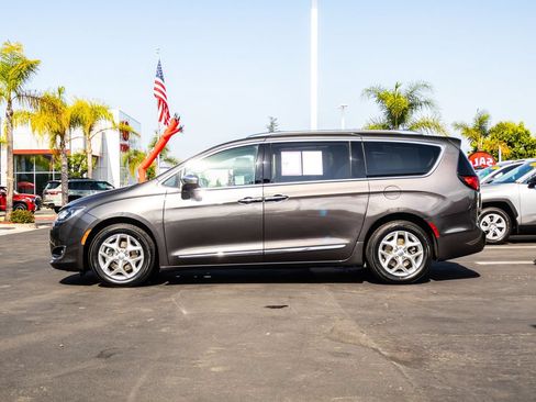 Used 2020 Chrysler Pacifica Limited FWD image 4