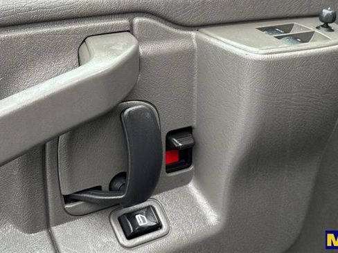 Used 2024 GMC Savana 2500 w/ Driver Convenience Package image 12