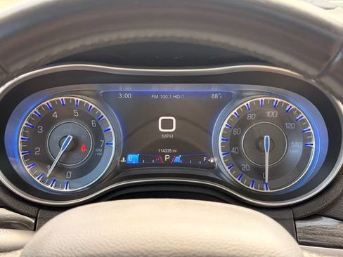 Used 2017 Chrysler 300 Limited w/ Value Package RWD image 27