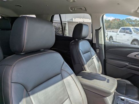 Used 2021 Chevrolet Traverse LT w/ LT Premium Package image 21