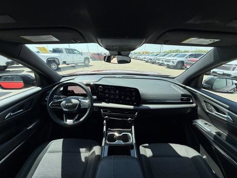 Used 2025 Chevrolet Traverse LT w/ Driver Confidence Package image 26