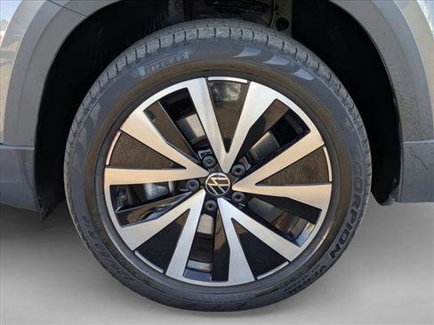 Used 2022 Volkswagen Taos SE image 23