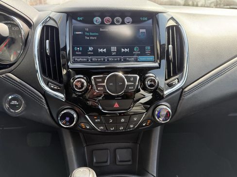 Used 2017 Chevrolet Cruze Premier FWD image 8