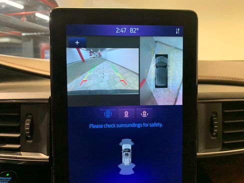 Used 2021 Ford Explorer King Ranch w/ Premium Technology Package image 18