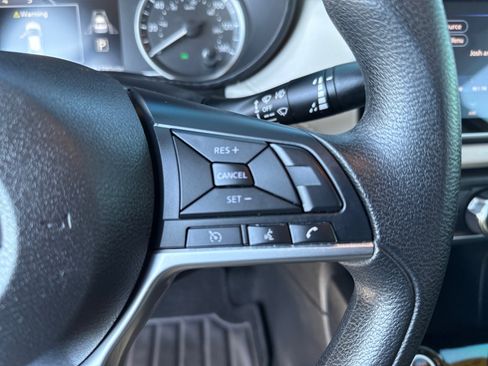 Used 2022 Nissan Versa SV image 21