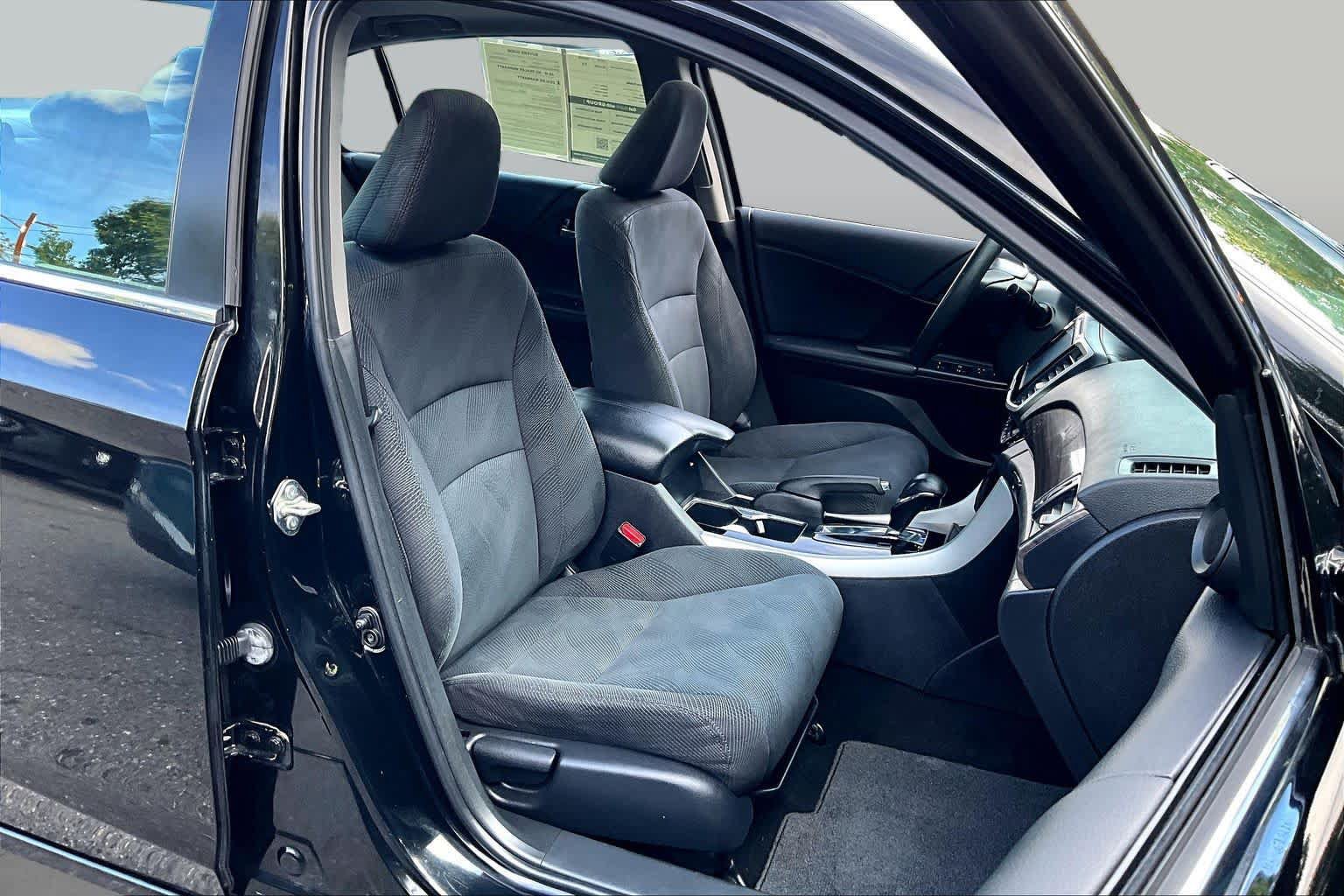 Used 2016 Honda Accord EX image 8