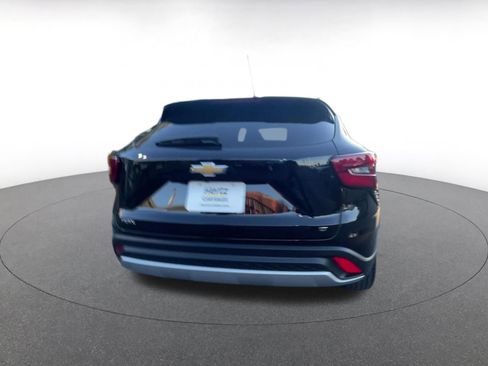 Used 2025 Chevrolet Trax LT image 12