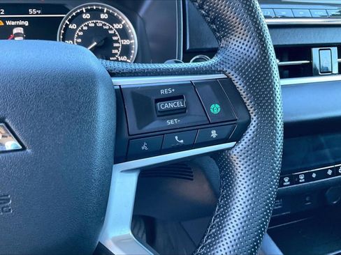 Used 2024 Mitsubishi Outlander SE image 15