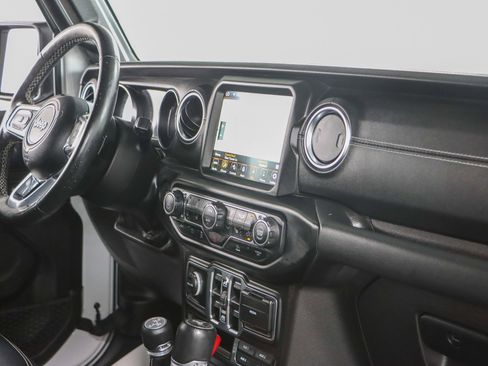 Used 2022 Jeep Wrangler Unlimited Sahara w/ Cold Weather Group image 27