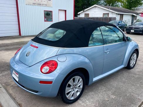 Used 2010 Volkswagen Beetle Convertible image 16