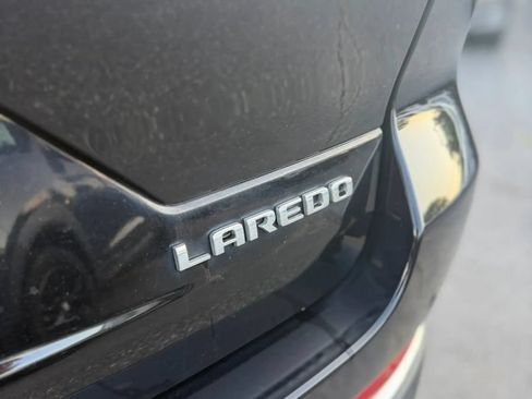Used 2023 Jeep Grand Cherokee Laredo w/ Luxury Tech Group I AWD/4WD image 9