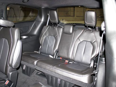 New 2026 Chrysler Pacifica Select w/ S Appearance Package image 25