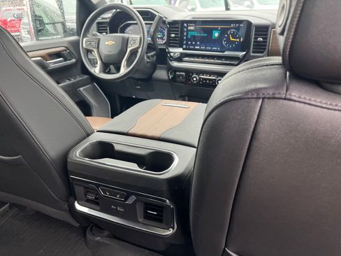 Used 2024 Chevrolet Silverado 2500 High Country w/ High Country Premium Package image 28