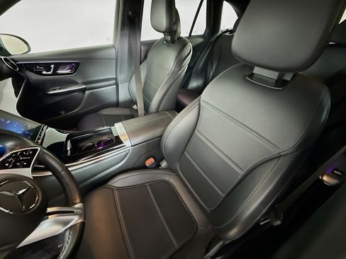 Used 2024 Mercedes-Benz GLC 300 4MATIC image 25