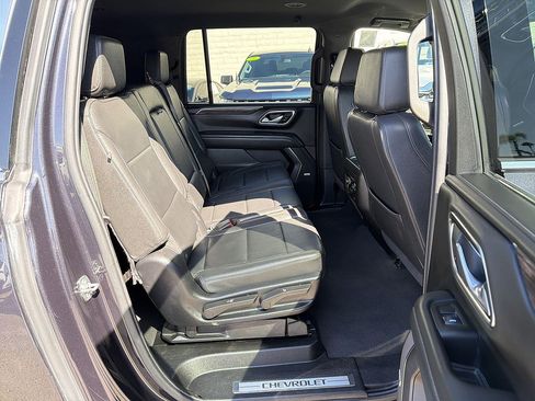 Used 2024 Chevrolet Suburban LT RWD image 26