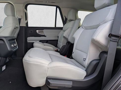 New 2025 Ford Expedition Platinum w/ Driver's Package image 18