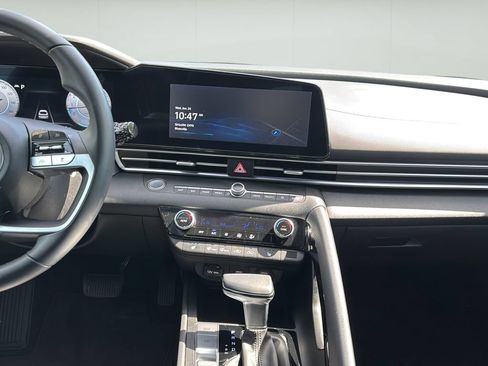 Certified 2023 Hyundai Elantra Limited FWD image 18