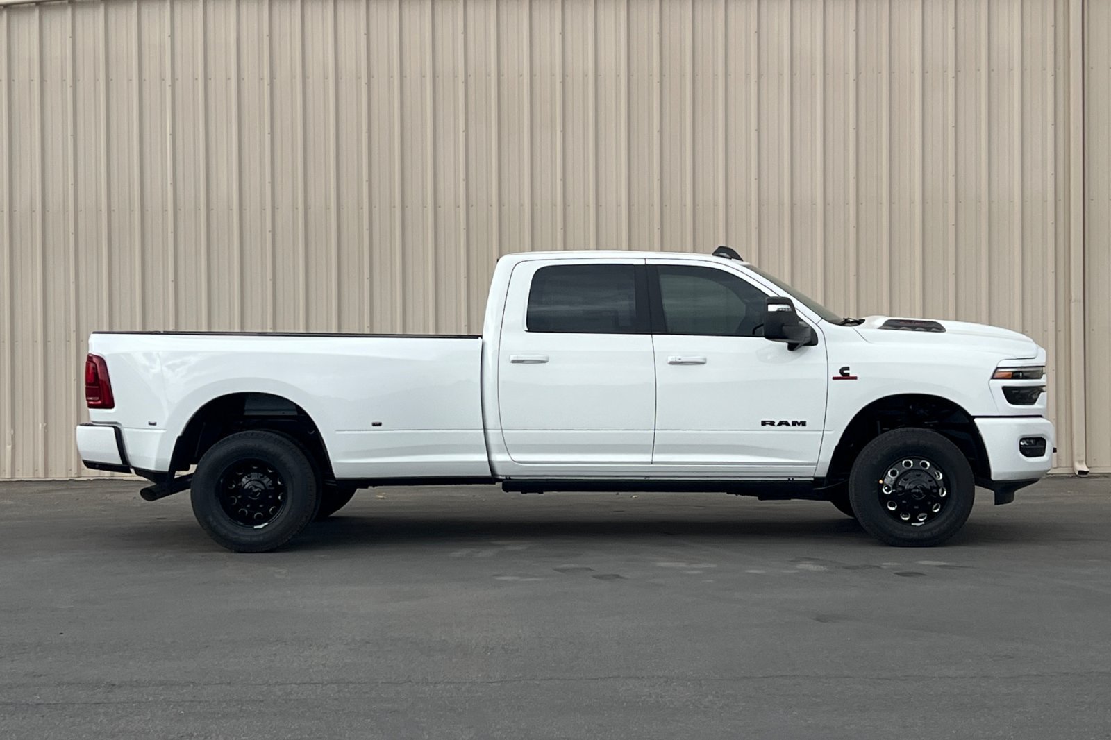 New 2026 RAM 3500 Laramie AWD/4WD image 10