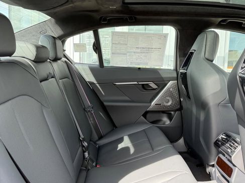 New 2025 BMW M5 w/ Executive Package image 5