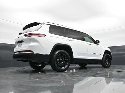 Used 2024 Jeep Grand Cherokee L Laredo RWD image 30