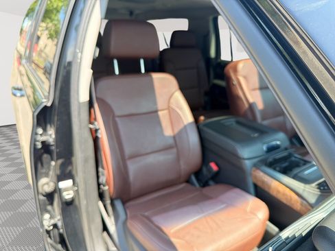 Used 2019 Chevrolet Suburban Premier w/ Premier Plus Edition AWD/4WD image 28