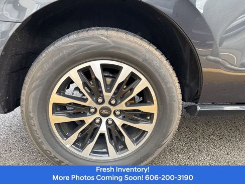Used 2025 Ford Expedition Platinum image 5