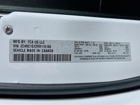 Used 2024 Chrysler Pacifica Limited image 32