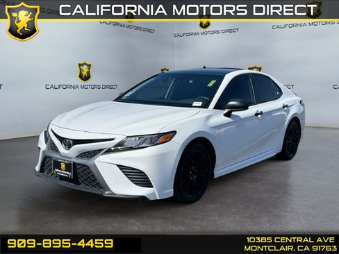 Used 2019 Toyota Camry SE w/ Carpet Mat Package FWD image 1