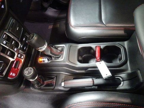 Used 2023 Jeep Wrangler Unlimited Rubicon w/ Cold Weather Group AWD/4WD image 33