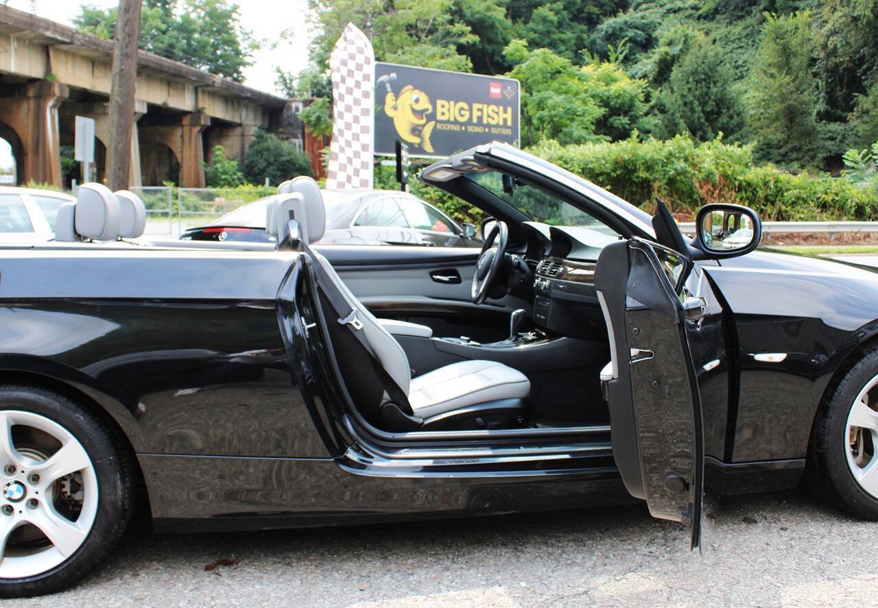 Used 2013 BMW 335i Convertible RWD image 39